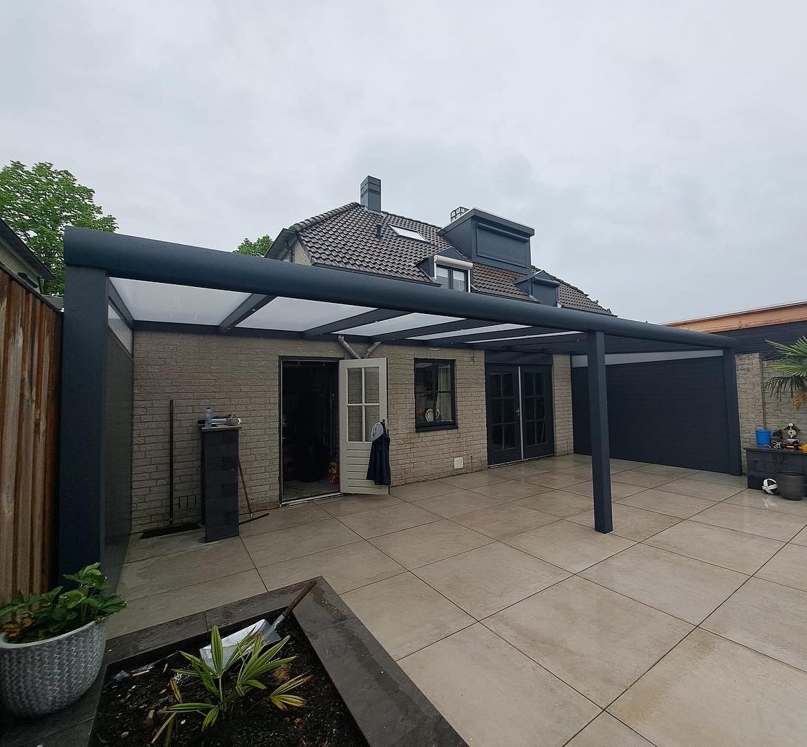 Terrasoverkapping met glazen schuifwanden