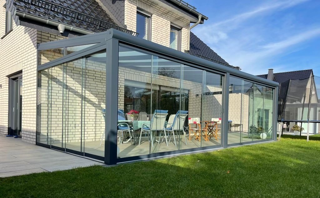 Moderne veranda aan woning